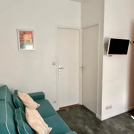 17 Rue Du Puits De La Place Гранвиль